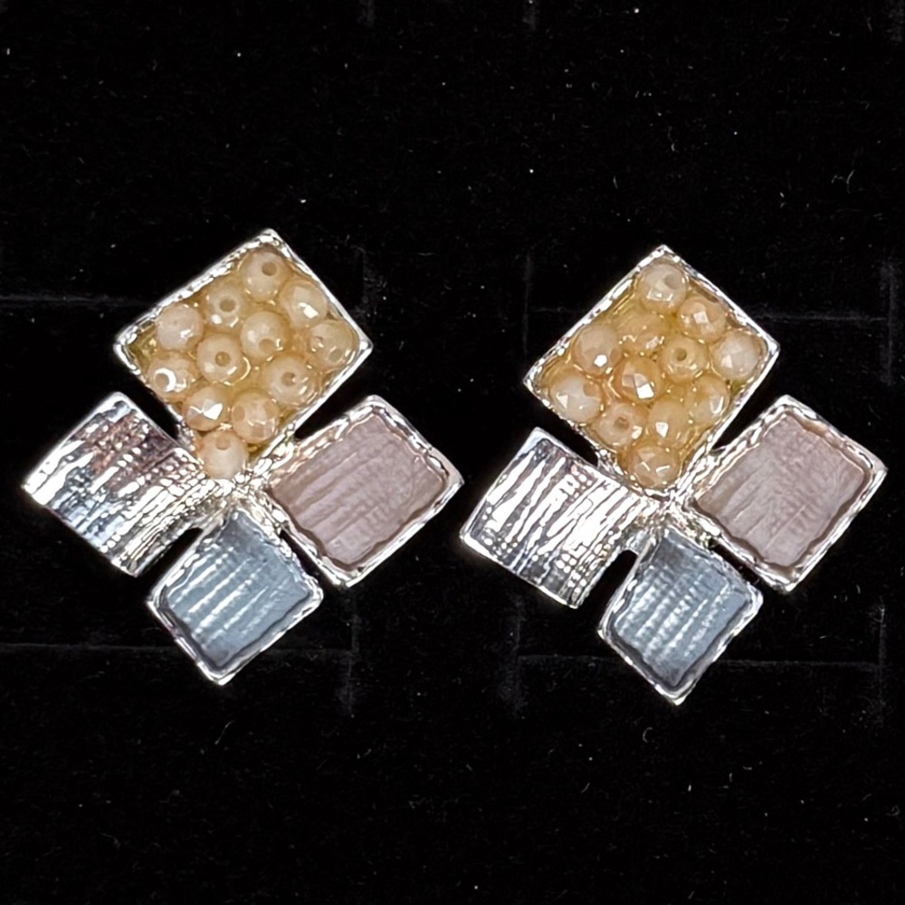 Vintage interesting Silvertone pierced earrings - Picture 4 of 8
